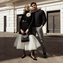 Borsa da donna a tracolla 033g 01 nero lifestyle