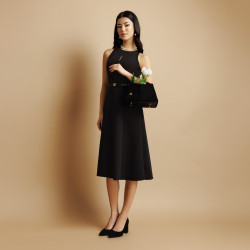 Borsa da donna a mano 037g camoscio nero lifestyle