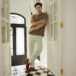 Mocassini uomo 980 cammello in velluto lifestyle
