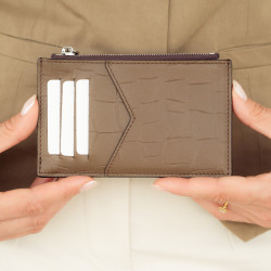 Portacarte 209g 01 croco marrone scuro lifestyle