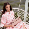 Borsa da donna a tracolla 041g rosa cipria saffiano lifestyle
