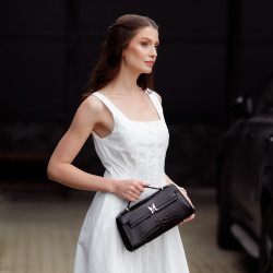 Borsa donna a spalla 041g 01 coccodrillo laccato nero lifestyle