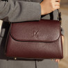 Borsa da donna a tracolla 040g black cherry lifestyle