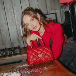 Borsa donna a tracolla 049g 01 rosso saffiano lifestyle