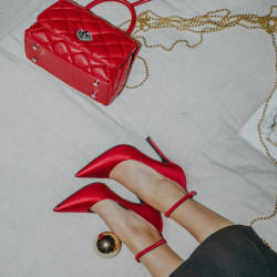Borsa donna a tracolla 049g 01 rosso saffiano lifestyle