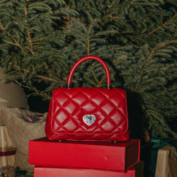 Borsa donna a tracolla 049g 01 rosso saffiano lifestyle