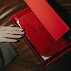 Borsa da donna a mano 211g suede red lifestyle