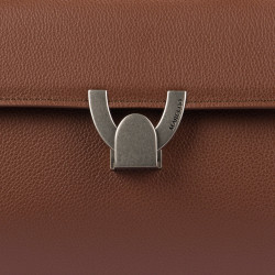 Borsa da donna a tracolla 032g 01 cognac