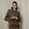 Borsa da donna a tracolla 032g 01 cognac lifestyle